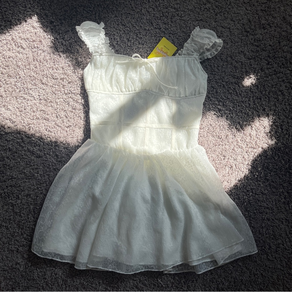 Cutest white dress NWT